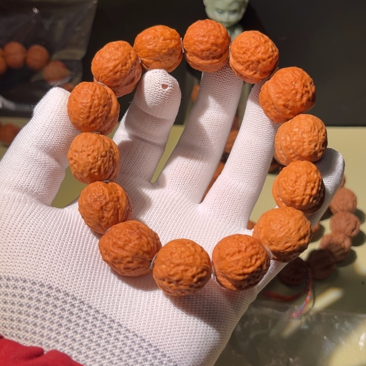 文玩核桃手串……18