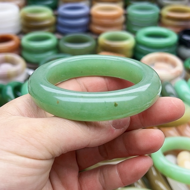 未镶嵌手镯（圆镯）石英质玉