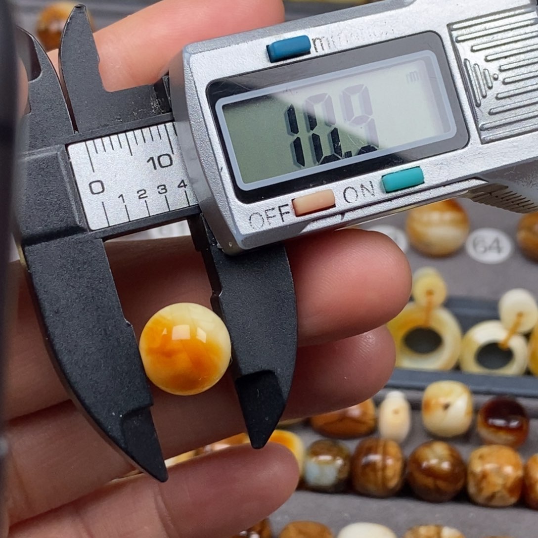 琥珀未镶嵌耳饰圆珠