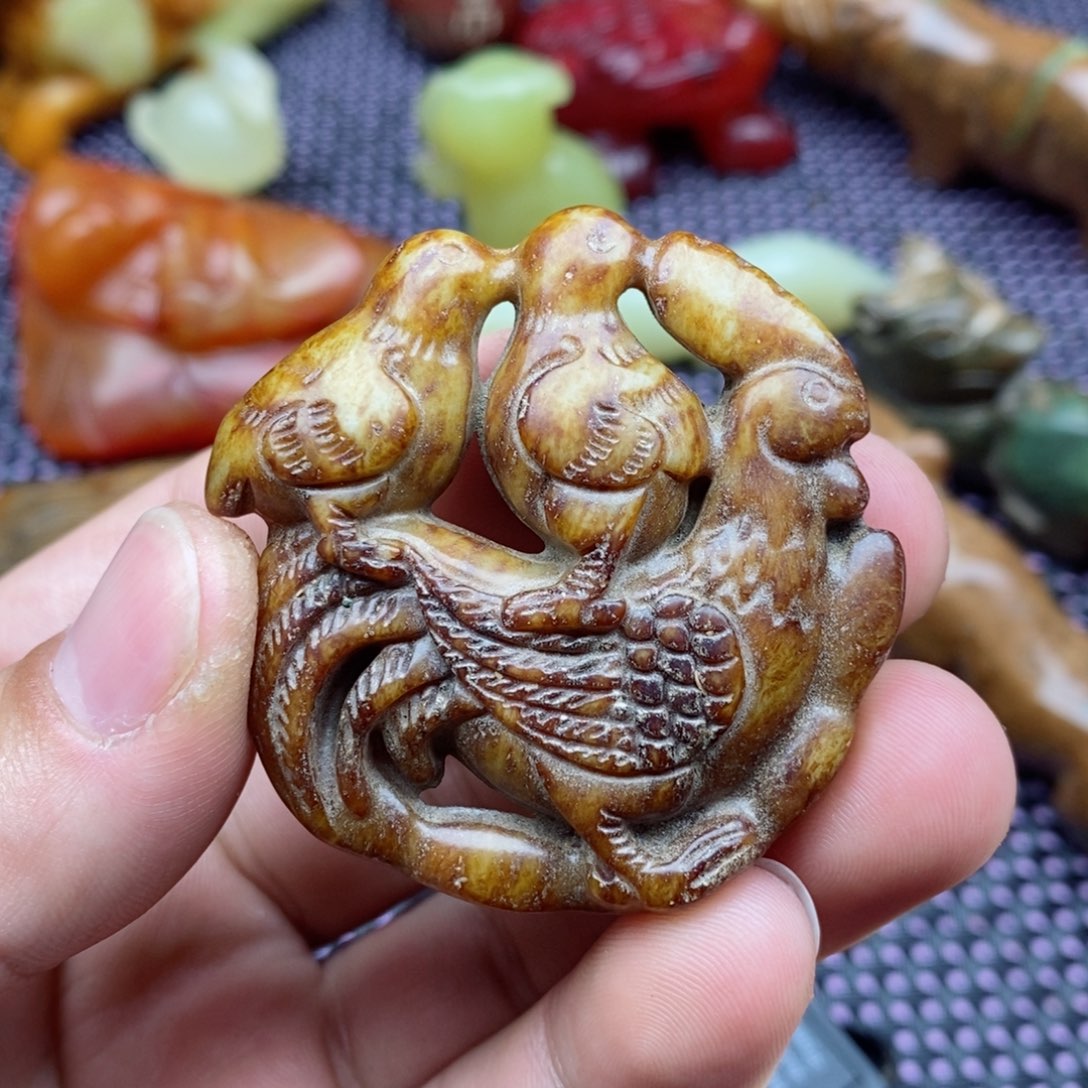 蛇纹石玉颈饰未镶嵌