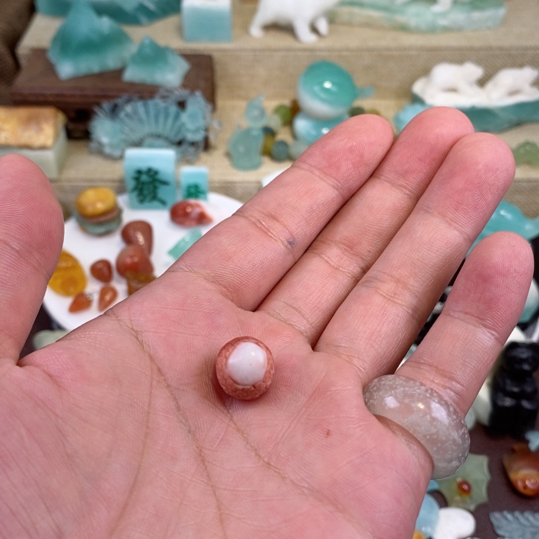合金蛇纹石玉颈饰?**