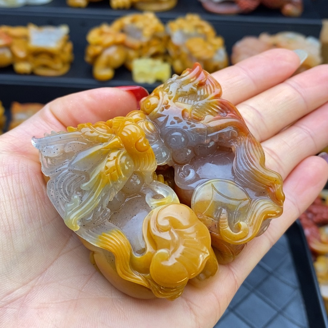 润***贝石英质玉（黄龙玉）未镶嵌颈饰