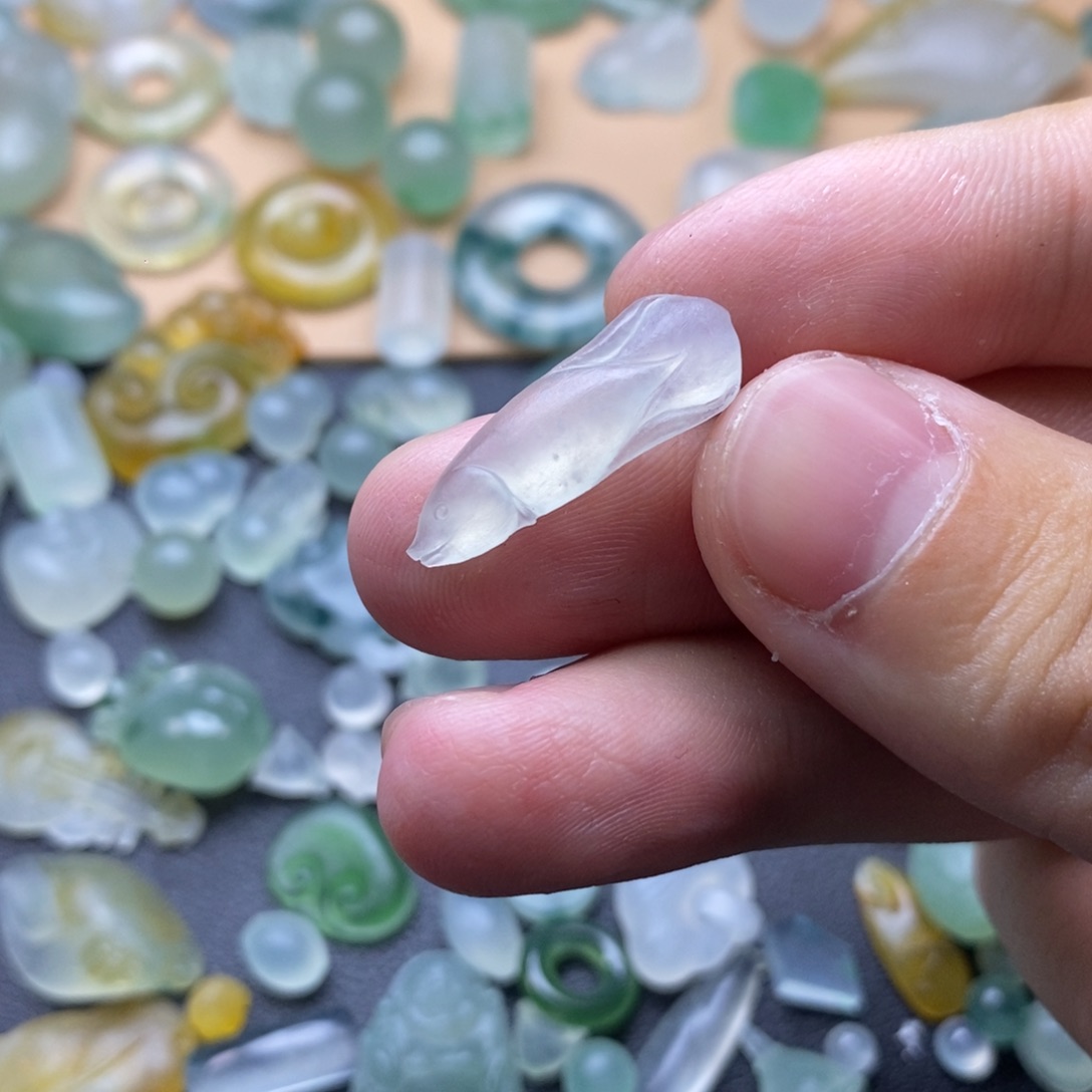 定制翡翠未镶嵌挂件