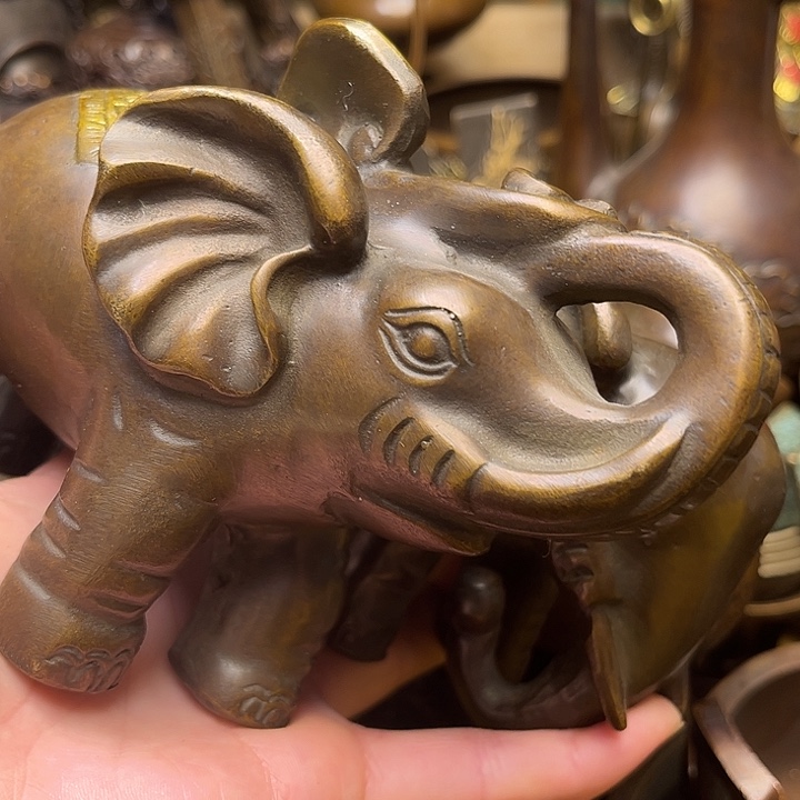 精美铜器批发档口