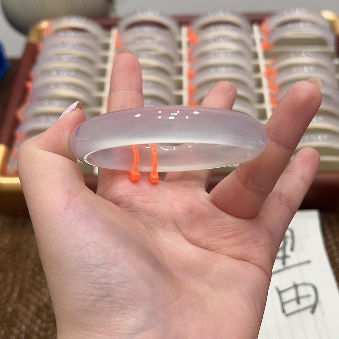 瑾***.玛瑙/玉髓未镶嵌手镯