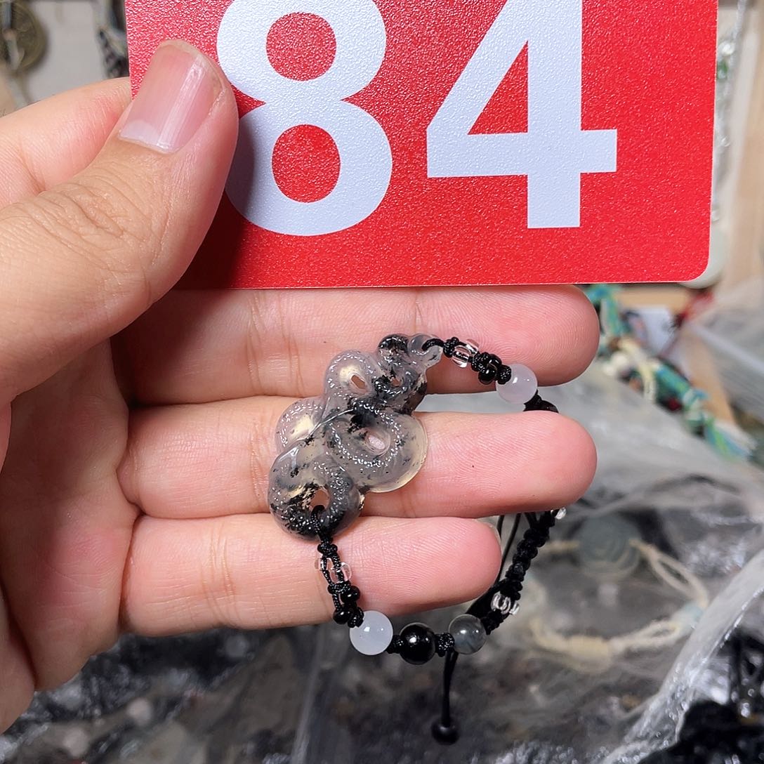 蛇纹石玉颈饰合金