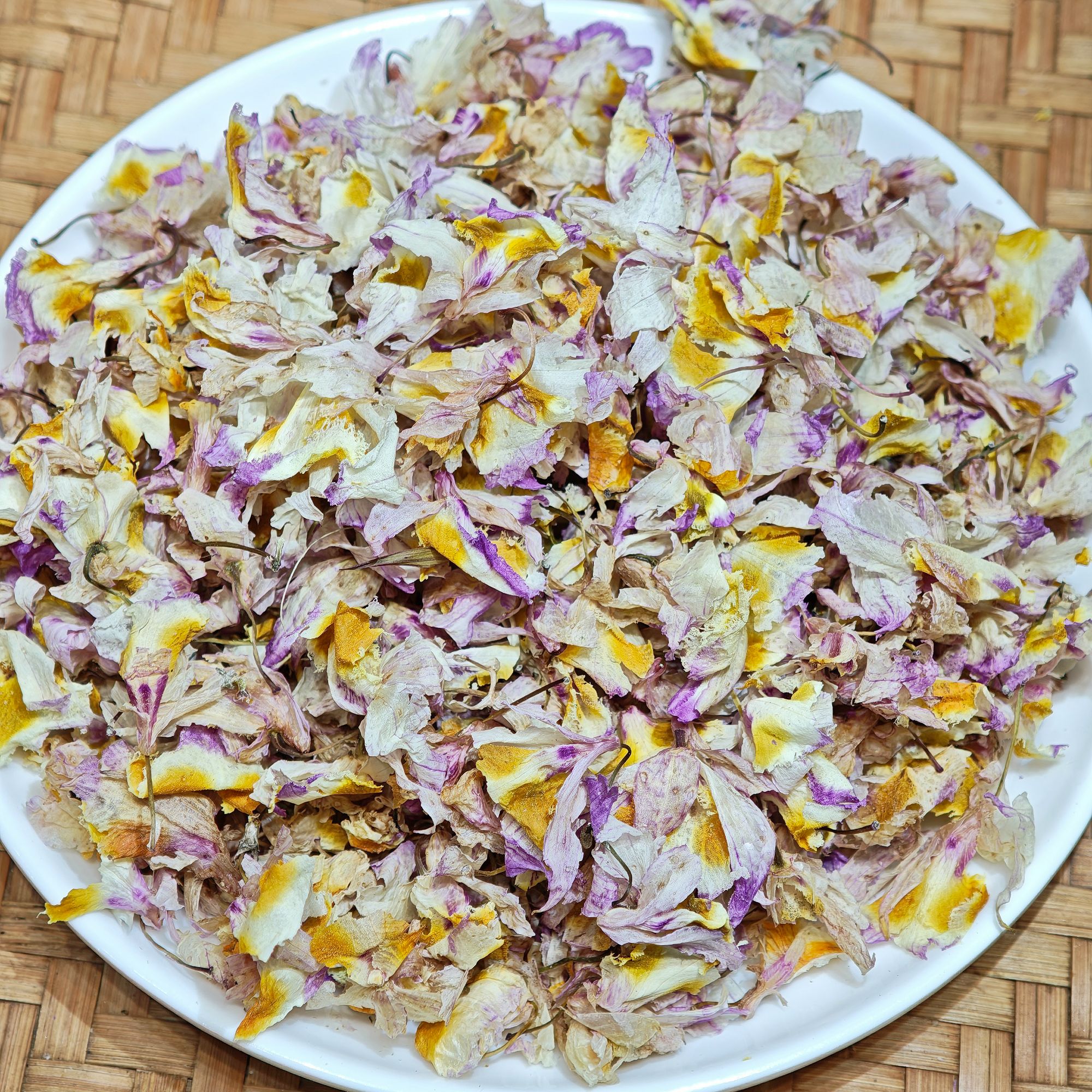 云南龙陵 紫金钗石斛花  冬青收茶