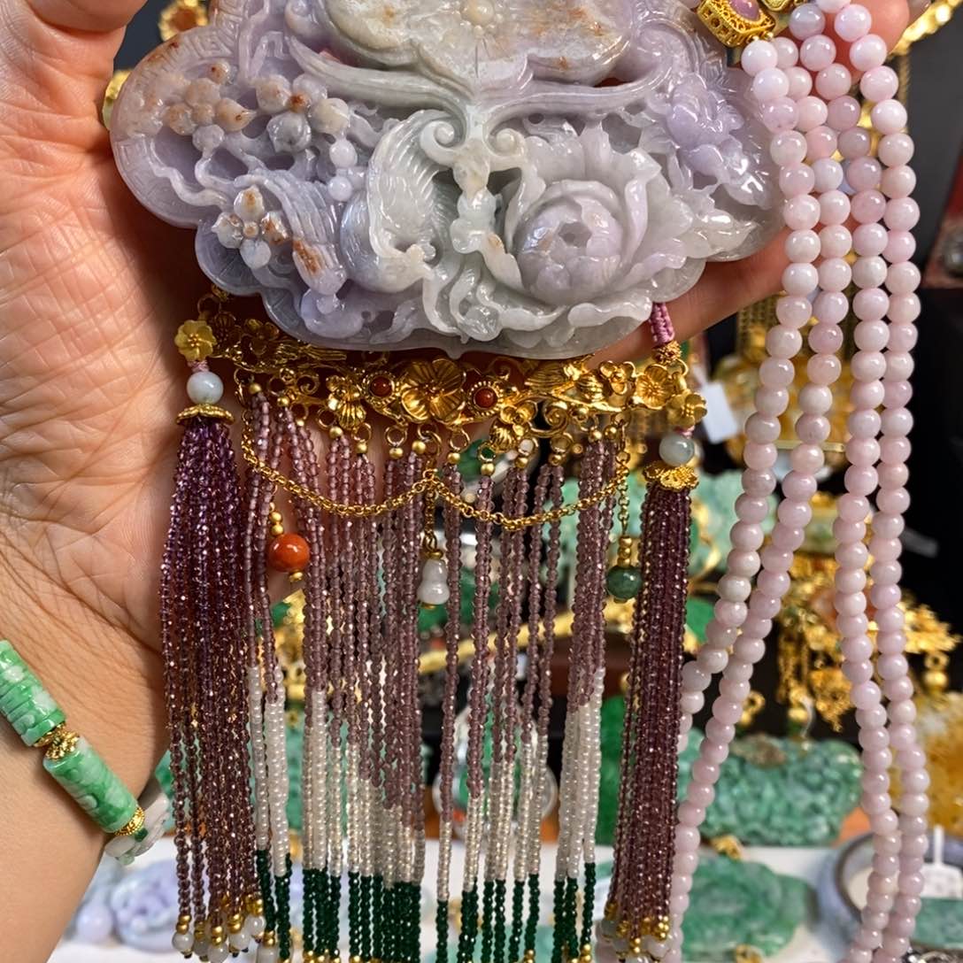 翡翠颈饰未镶嵌静****燃吊坠