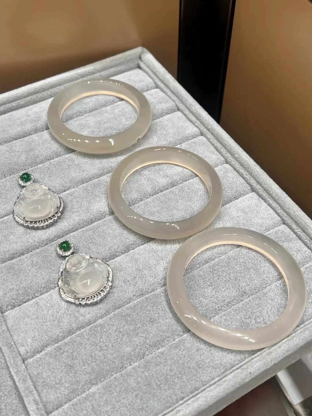 天然马达加斯加马料玛瑙手镯白冰香槟金高冰种礼物