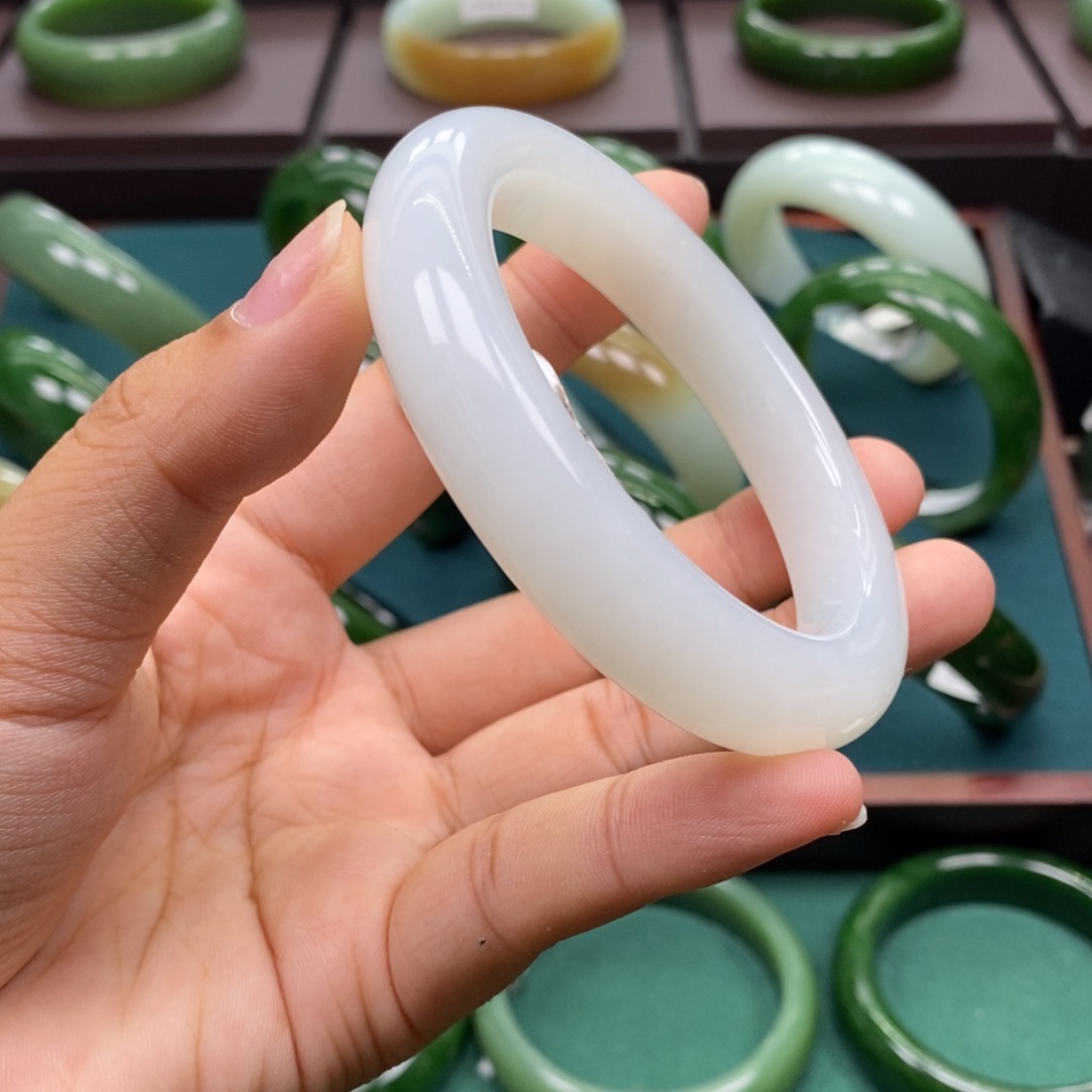 和田玉未镶嵌手镯