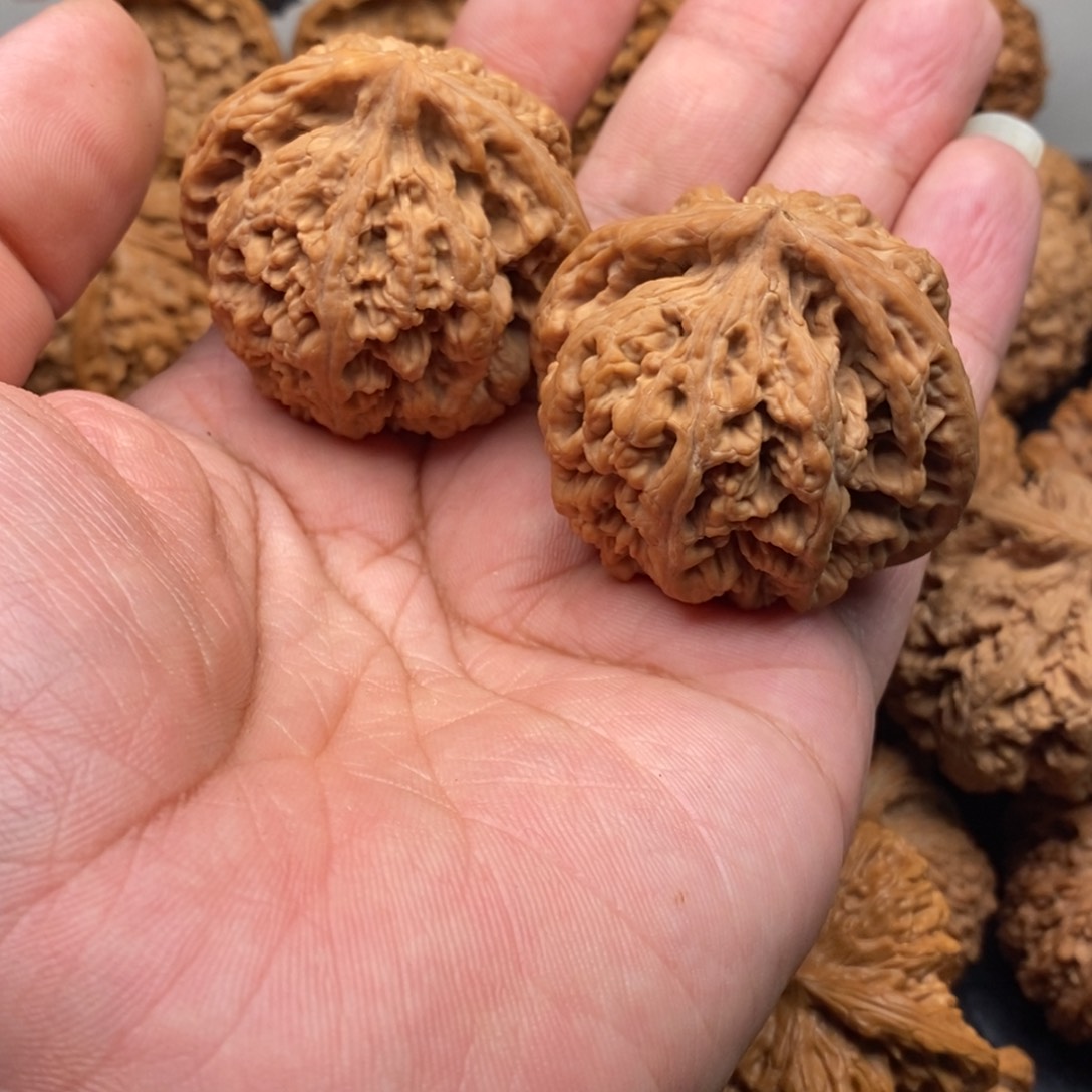 文玩核桃把件尨*大粗筋