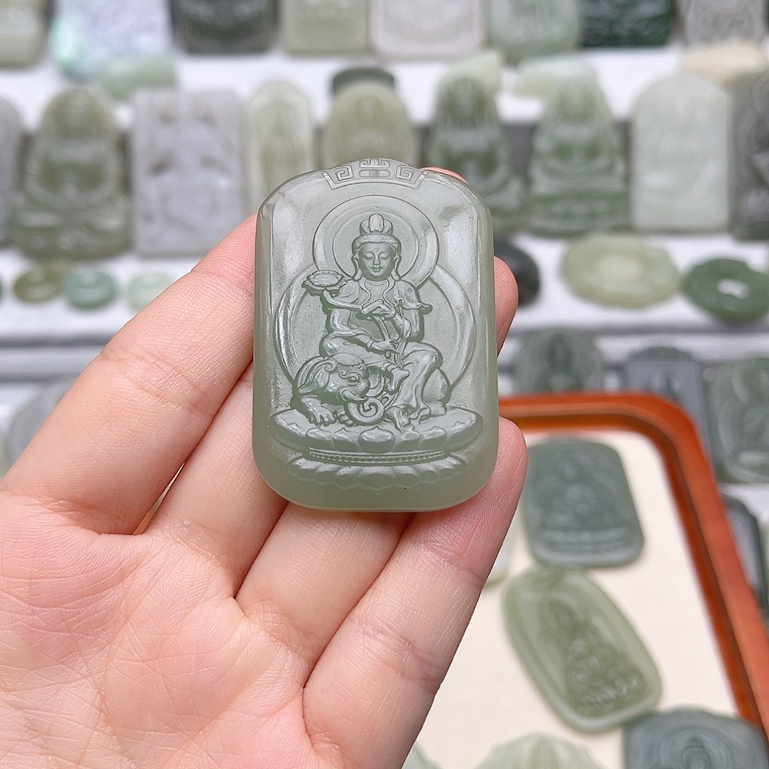 和田玉颈饰未镶嵌飞**散