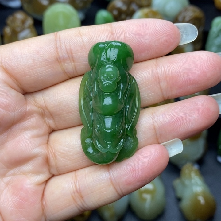 颈饰未镶嵌和田玉（碧玉）