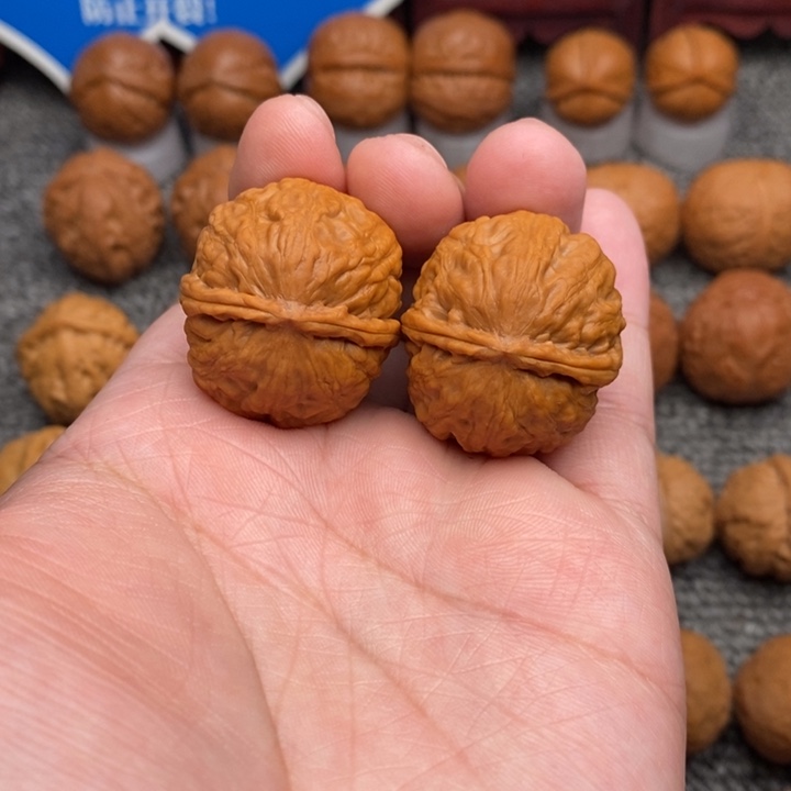 文玩核桃把件绣球