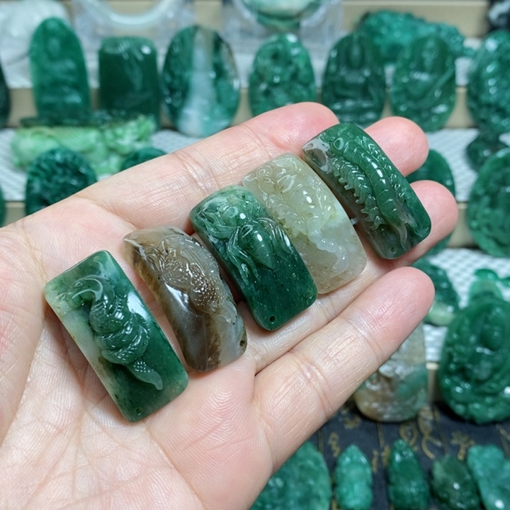 未镶嵌独山玉颈饰