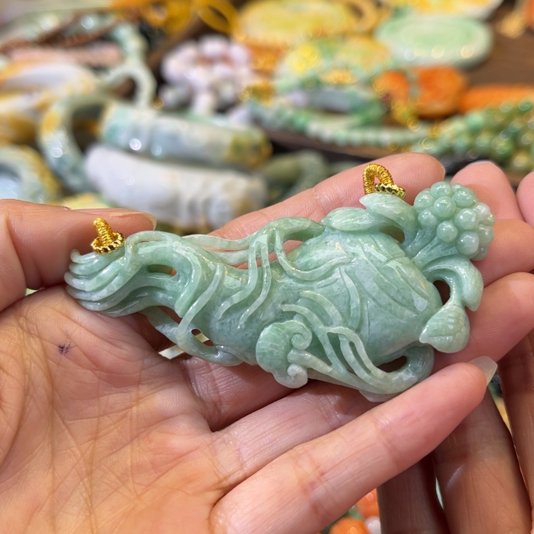 翡翠颈饰未镶嵌待编款