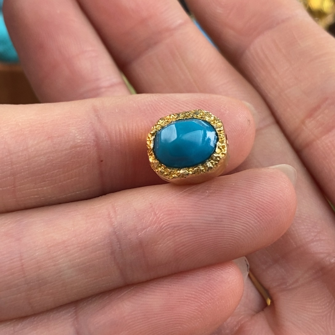 绿松石未镶嵌。背云