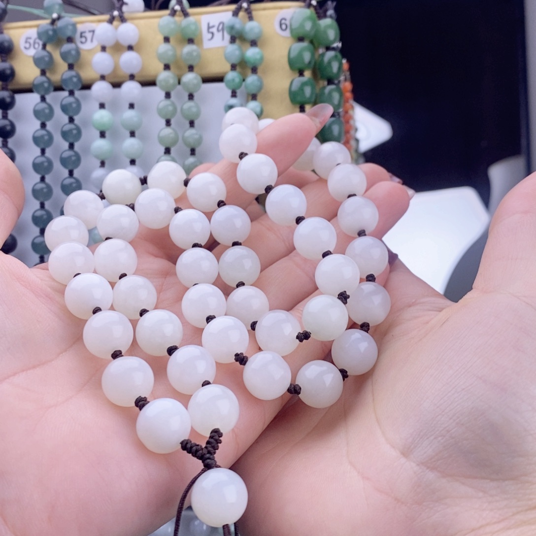 和田玉颈饰未镶嵌酒**往