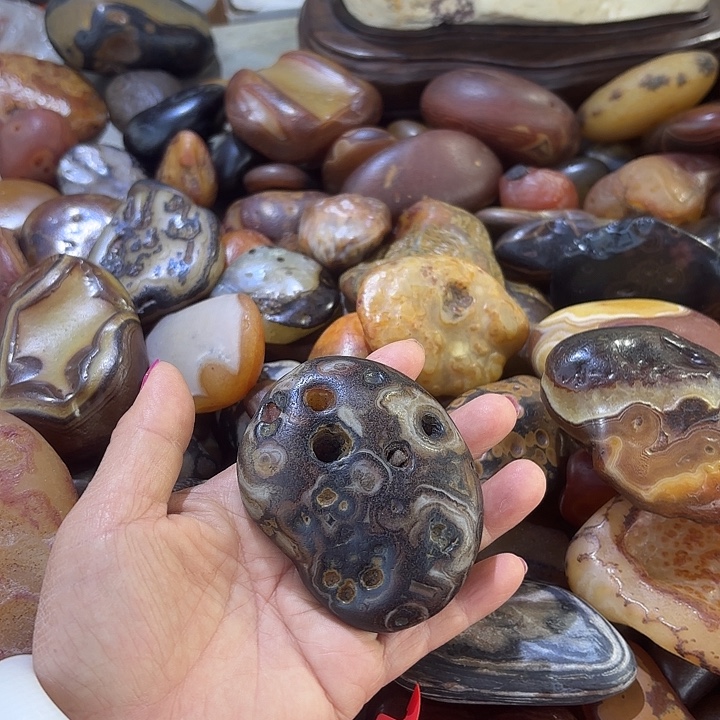 老***石有机玻璃马达加斯加手把件