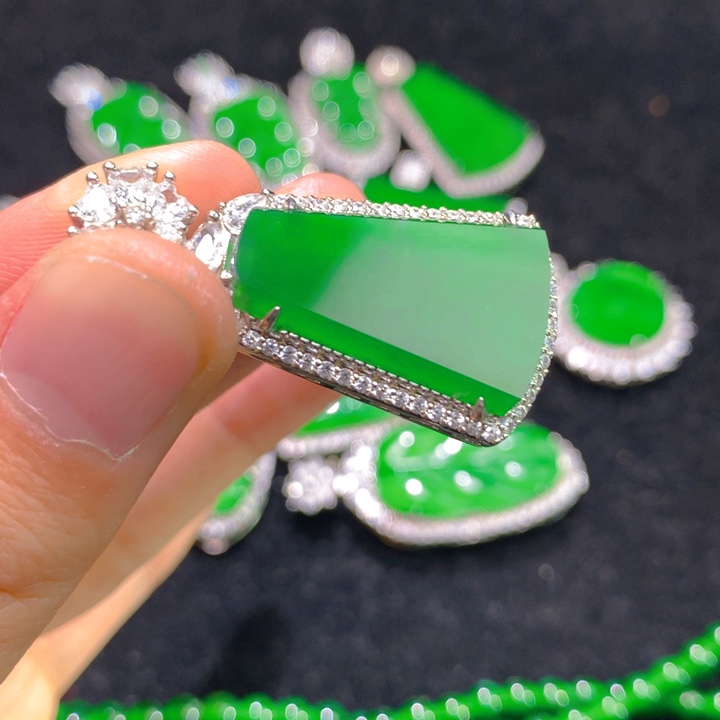 翡翠颈饰银S925镶嵌一个