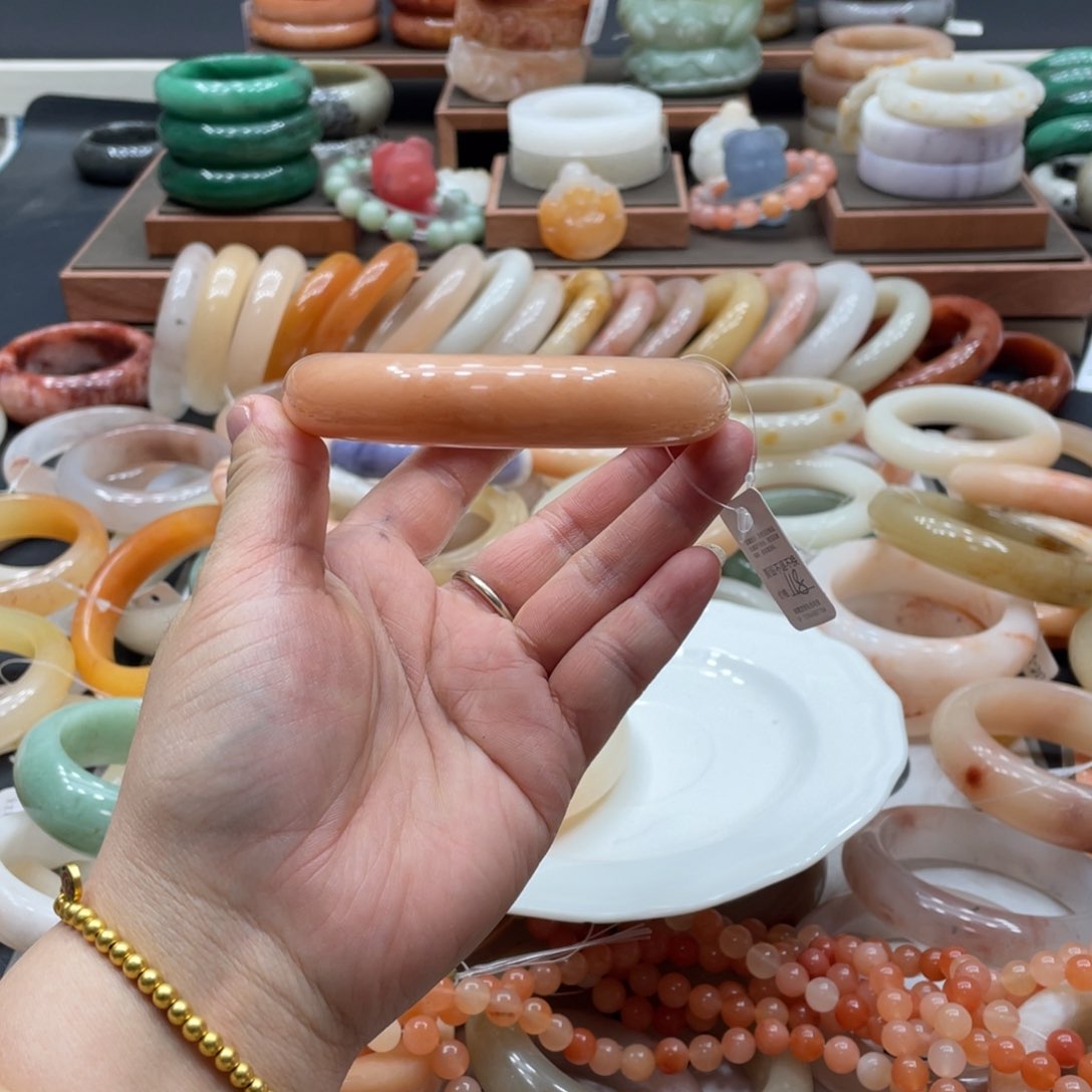 常***殷石英质玉手镯未镶嵌