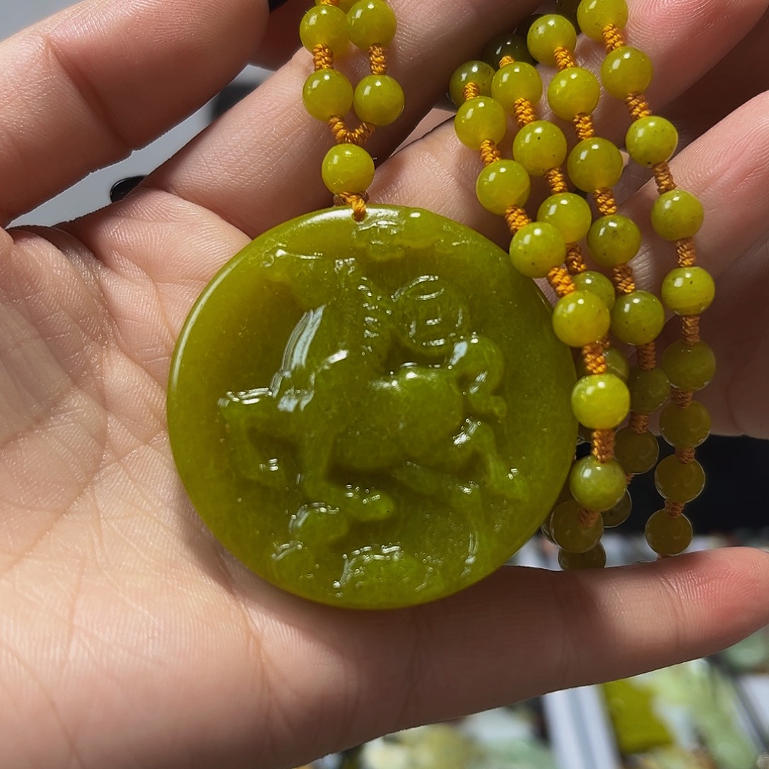 蛇纹石玉未镶嵌颈饰