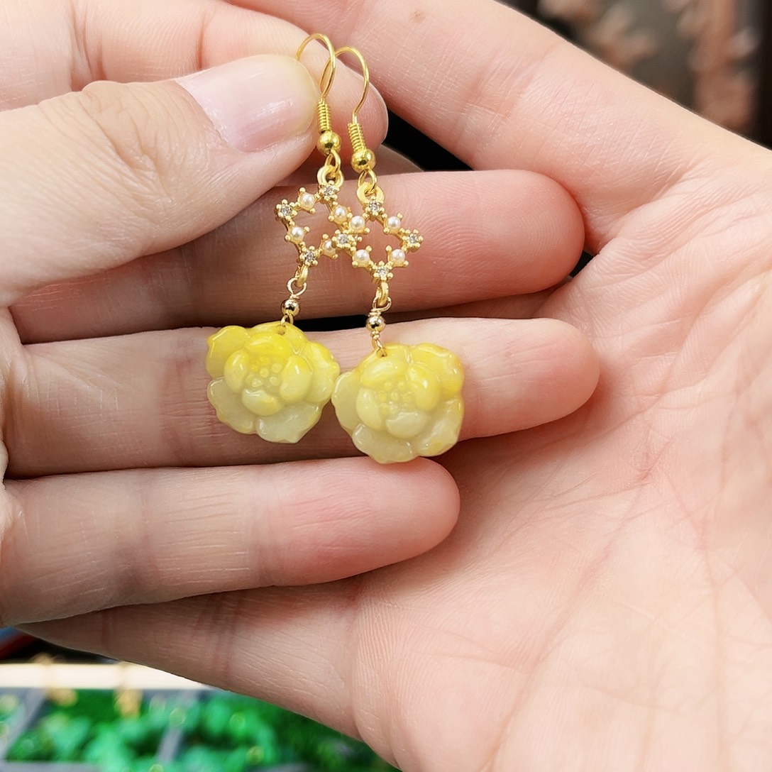 翡翠颈饰未镶嵌耳饰多样性