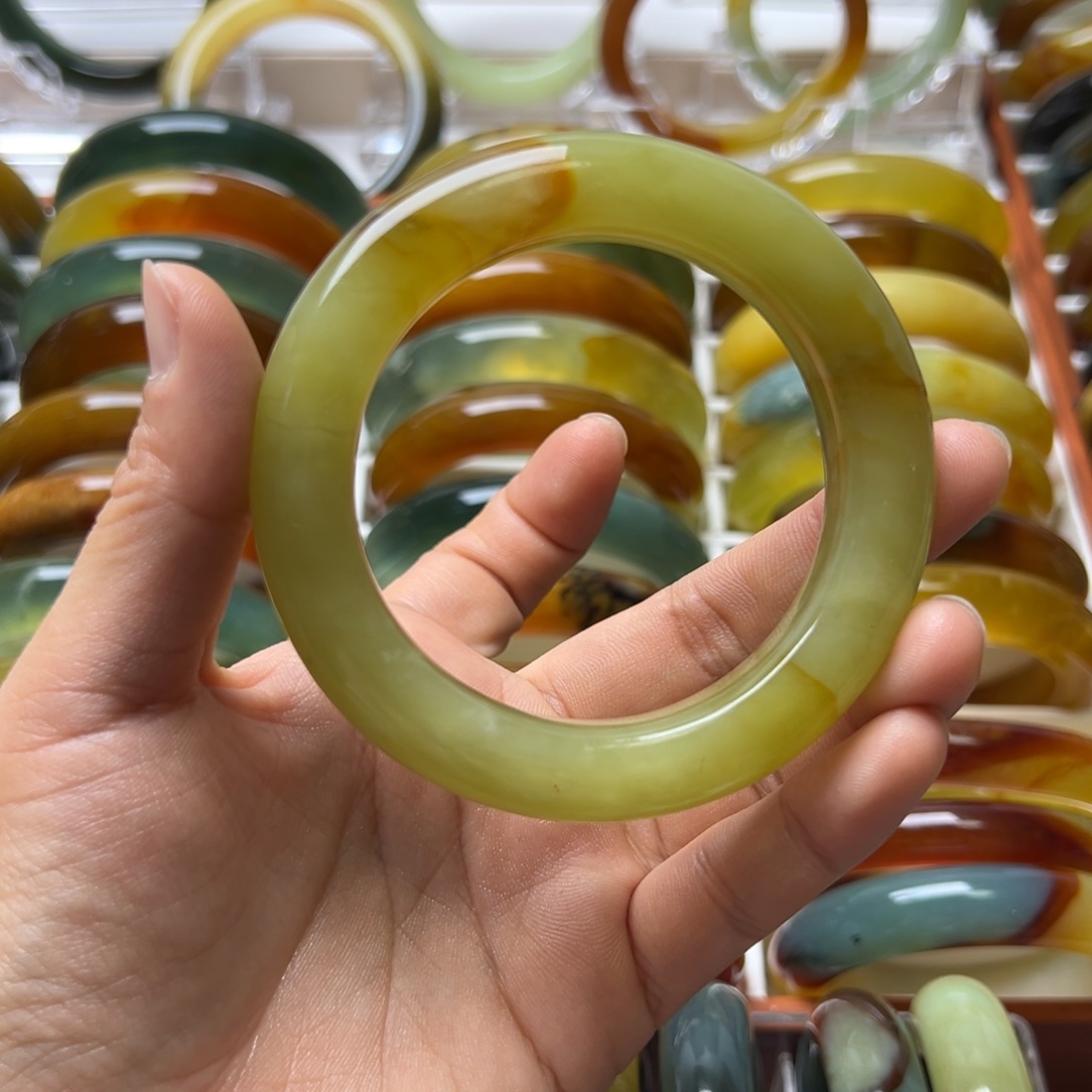 蛇纹石玉未镶嵌手镯