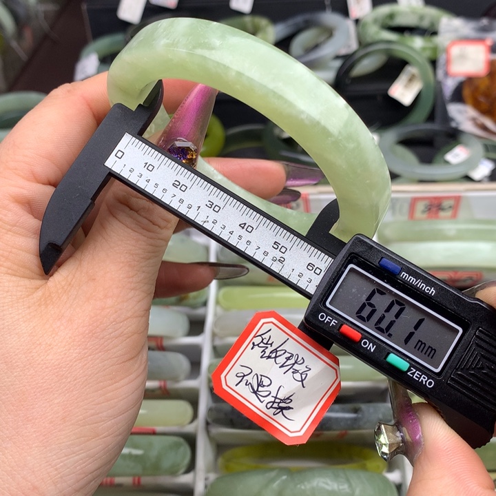 蛇纹石玉手镯未镶嵌820