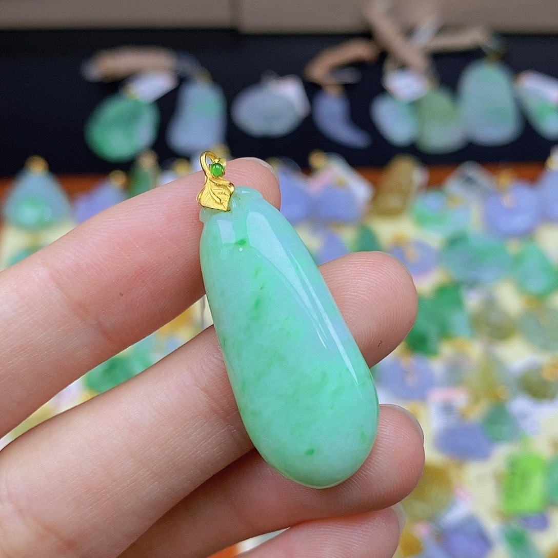 翡翠颈饰18K金镶嵌翡翠