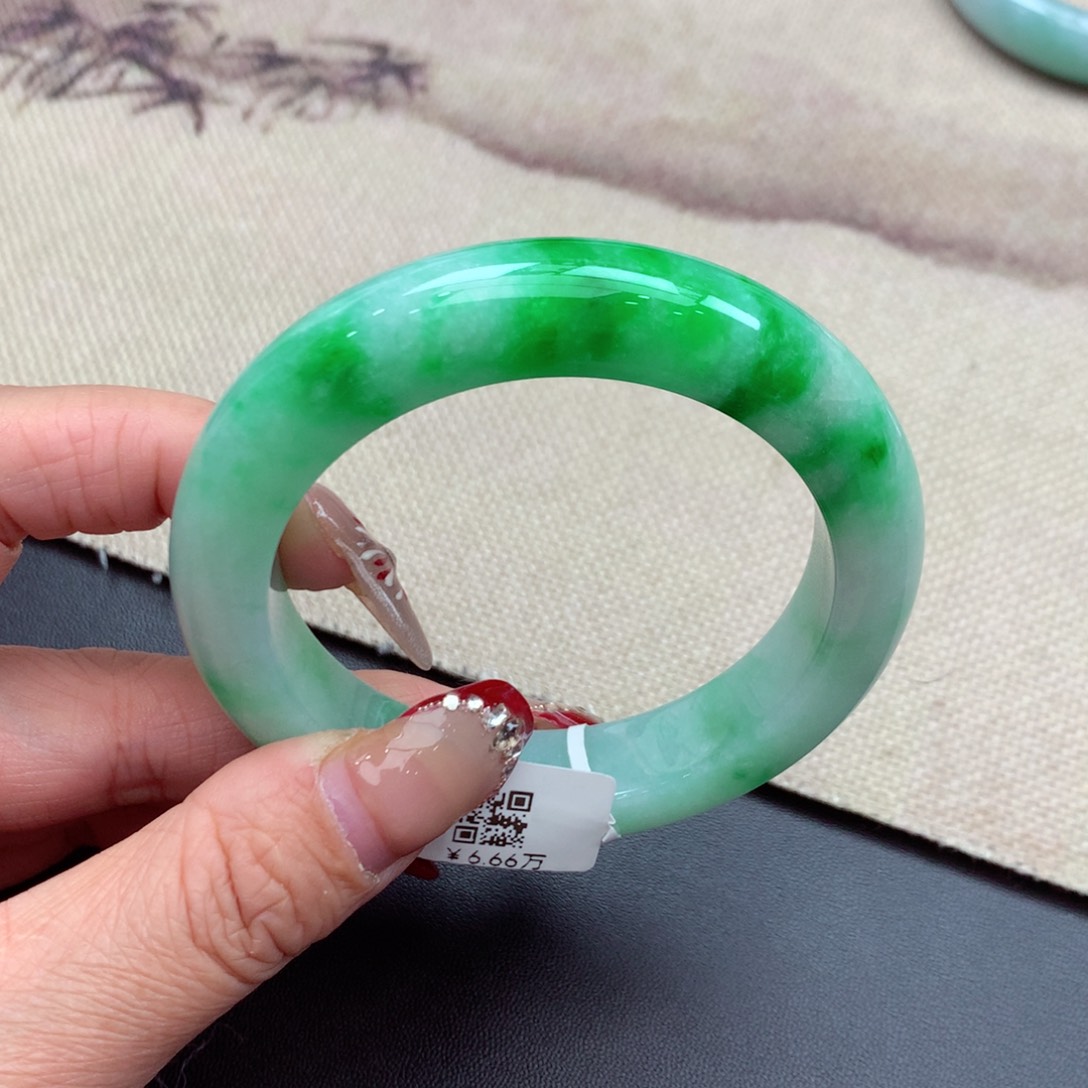 翡翠手镯未镶嵌缅甸翡翠手镯