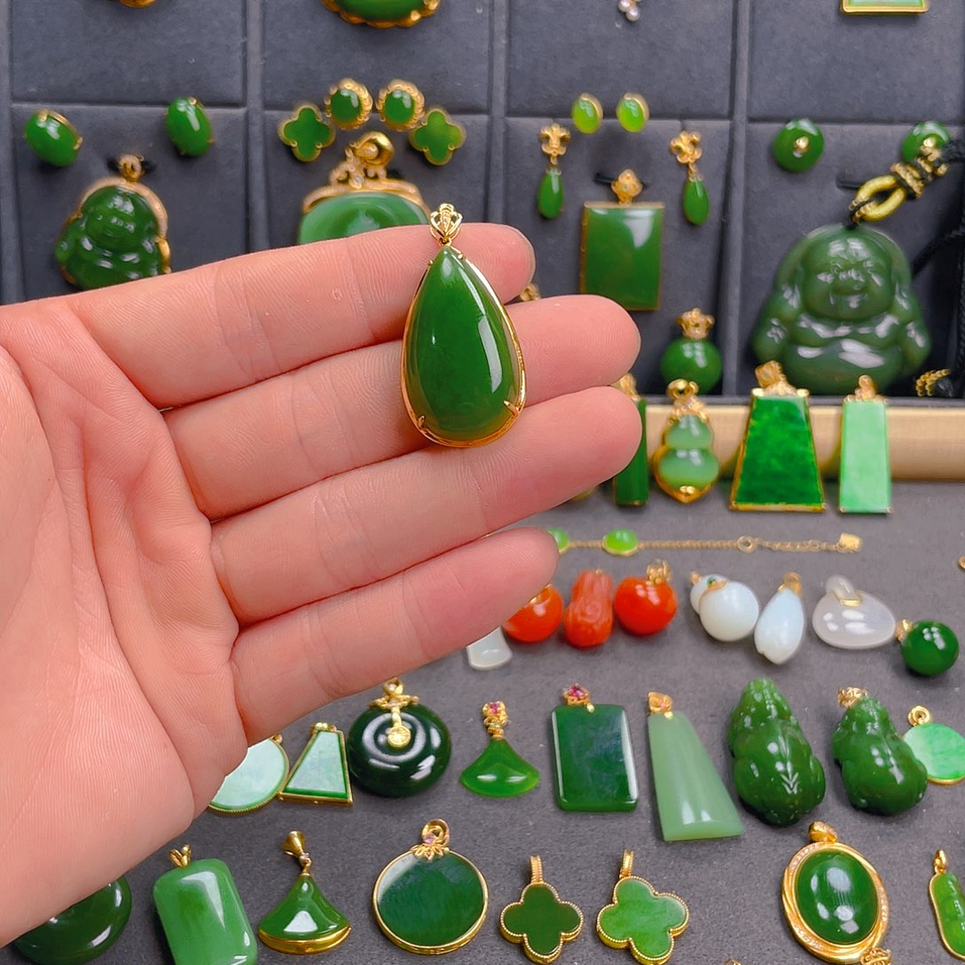 和田玉（碧玉）18K金镶嵌吊坠(不含链)