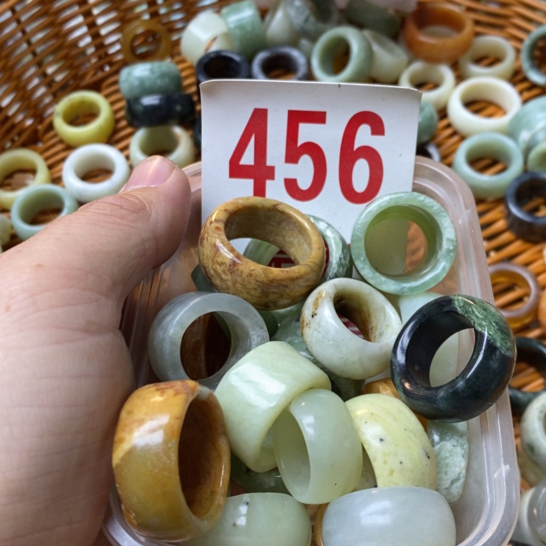 蛇纹石玉挂坠未镶嵌