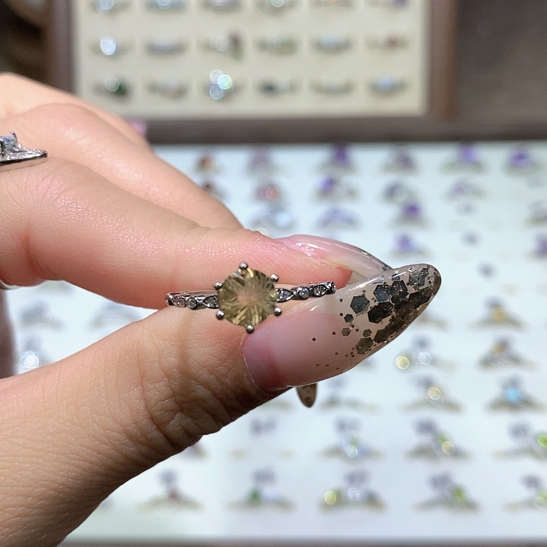 纯***士银S925镶嵌戒指水晶