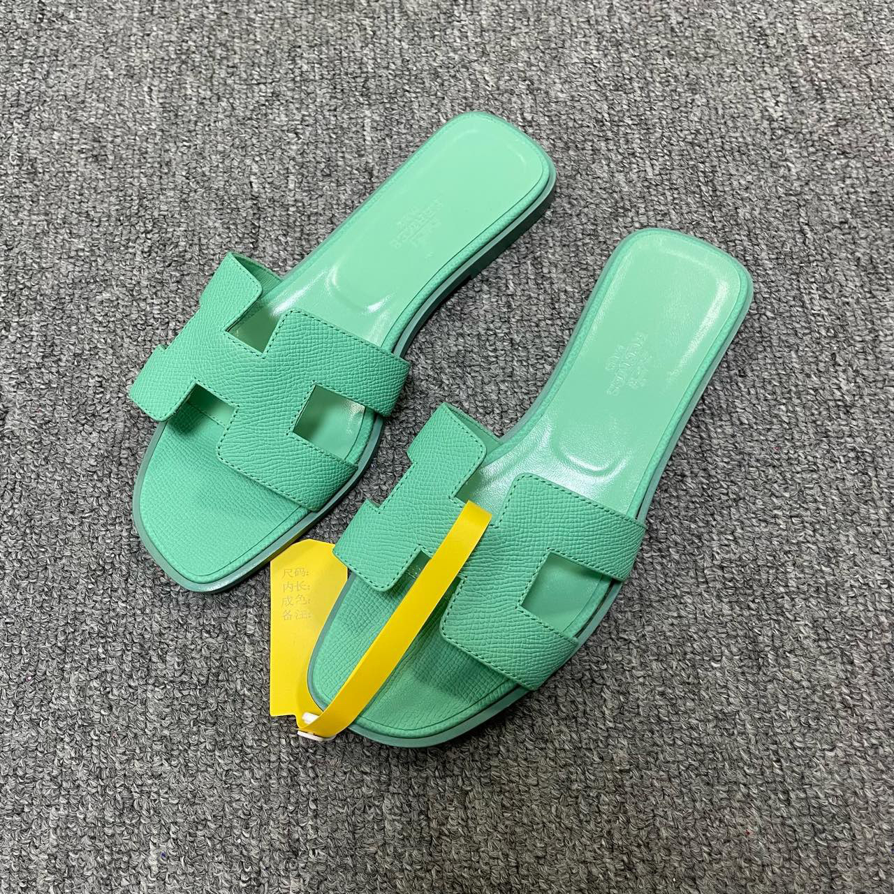 99新 Hermes/爱马仕 Oran 圆头套脚一字拖鞋  36.5码/7470