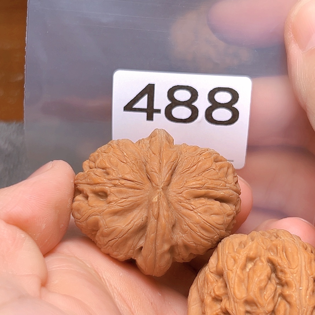 文玩核桃吊坠44元宝 有瑕疵