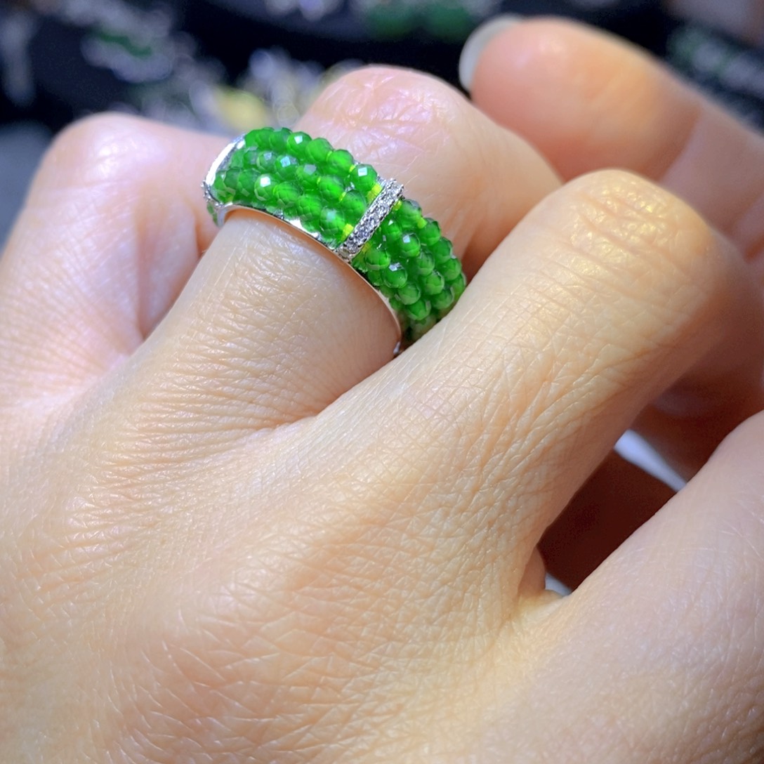 翡翠颈饰银S925镶嵌天然翡翠