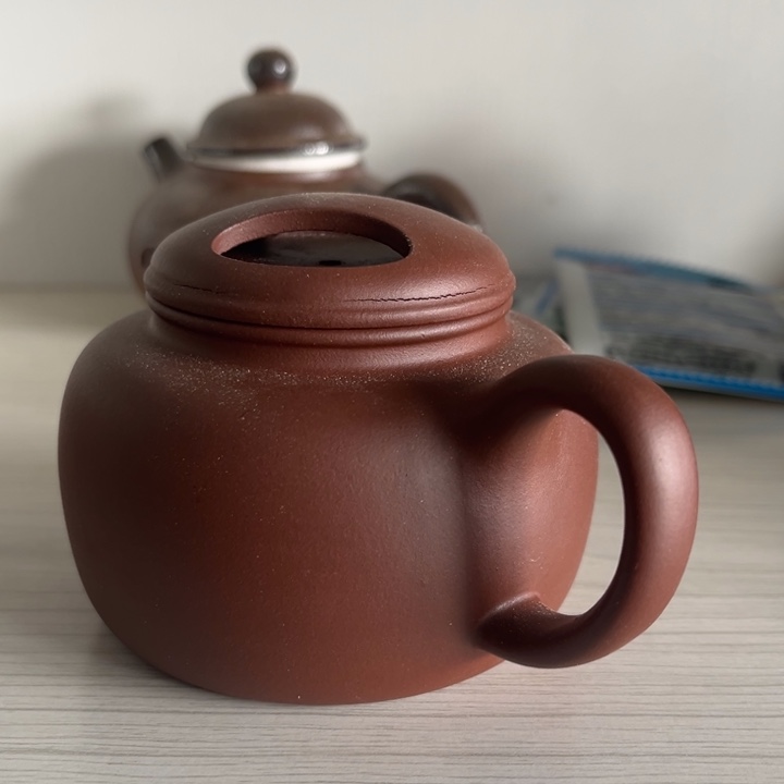 紫砂茶壶牛盖莲子红皮龙