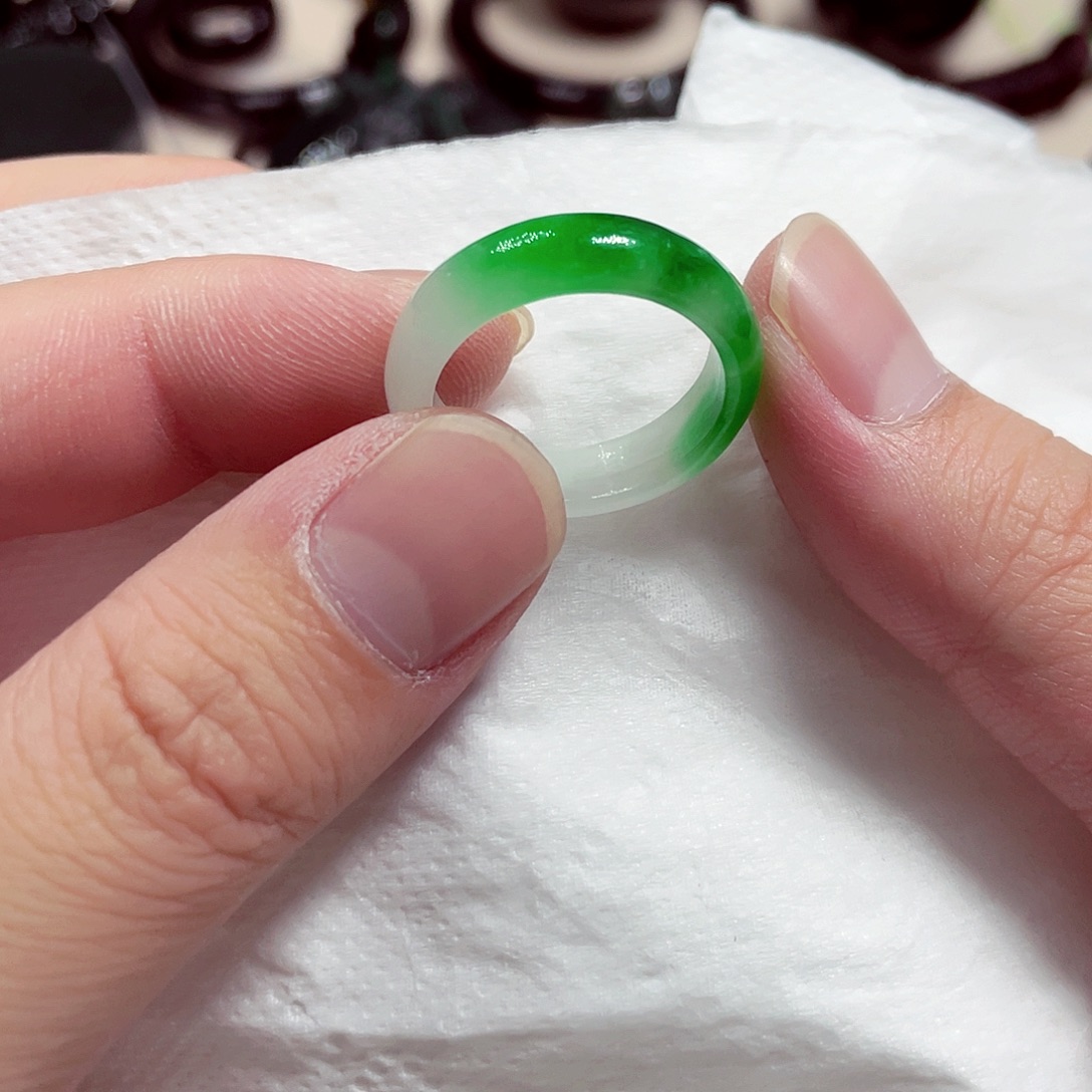 翡翠未镶嵌颈饰先鉴后发一物一证