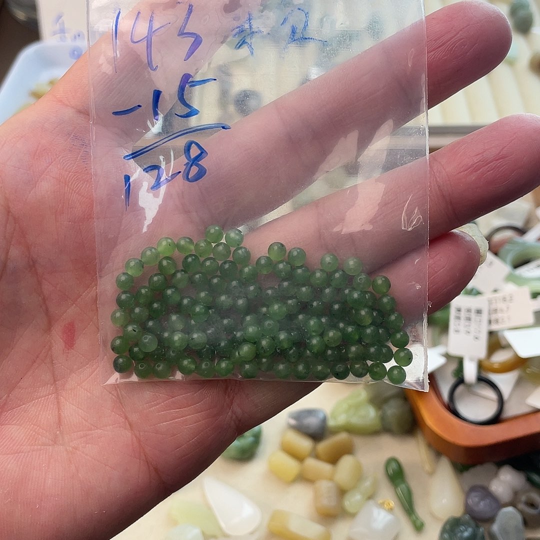 谐***耿和田玉未镶嵌珠宝半成品