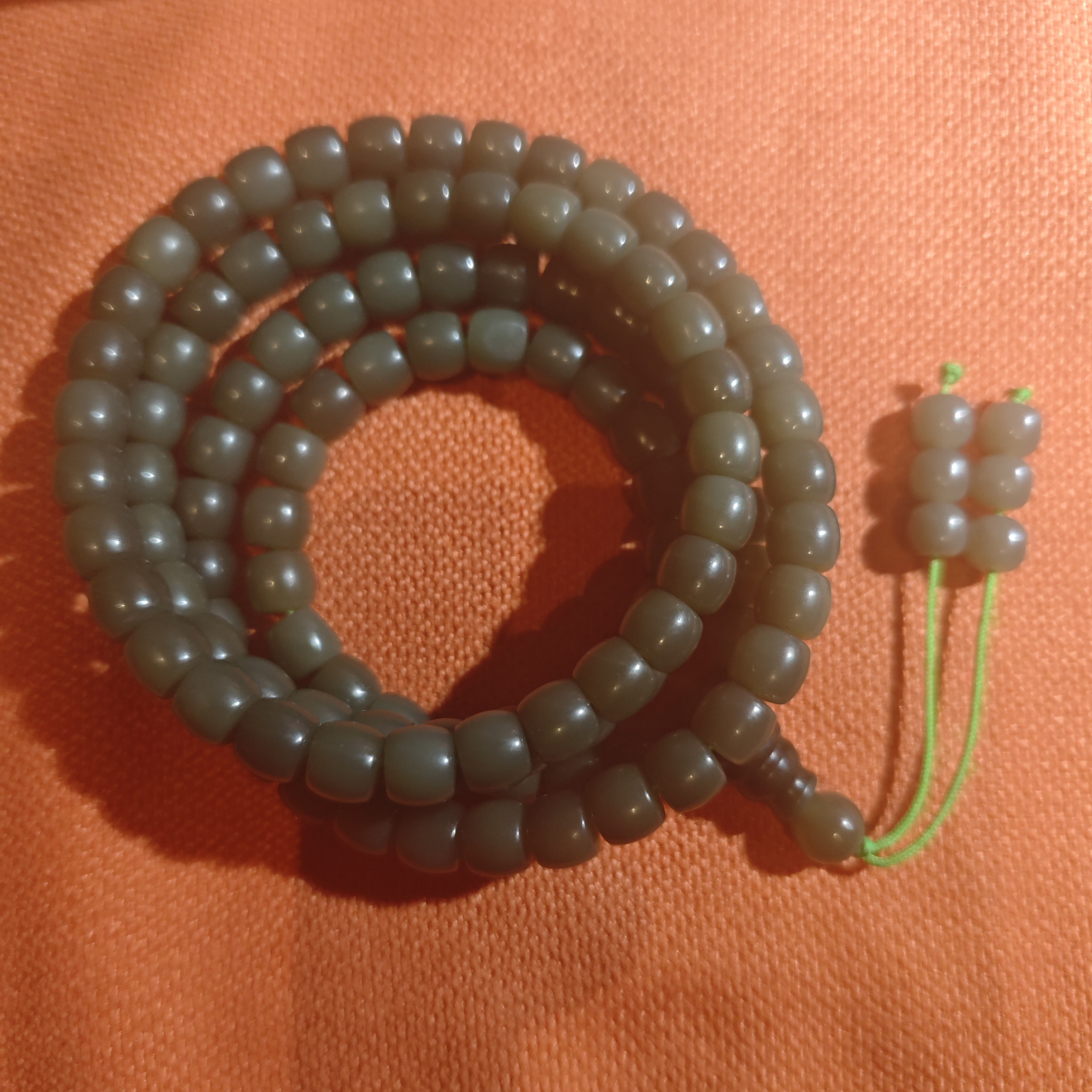 精美和田玉沙枣青108