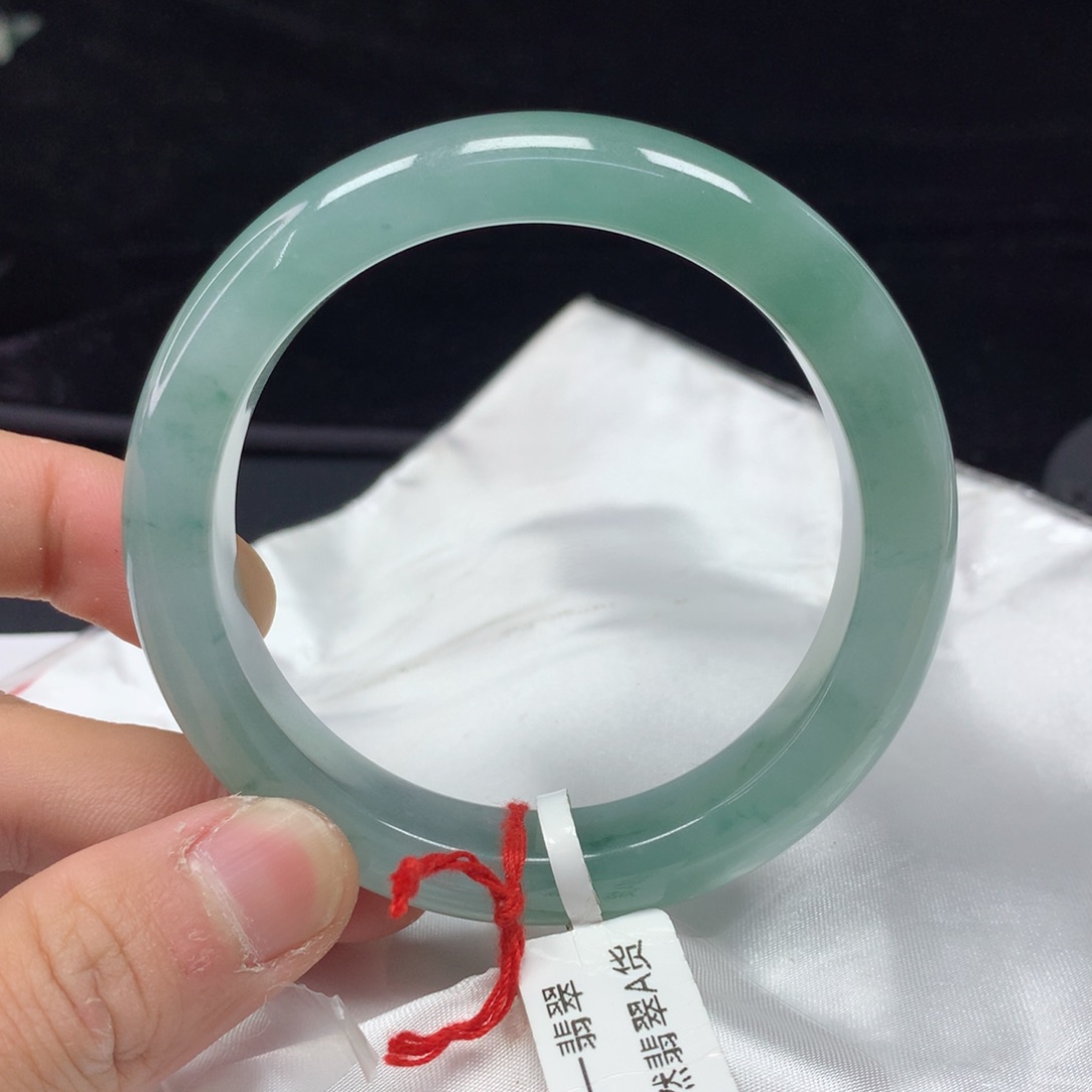 翡翠手镯（圆镯）未镶嵌56.3