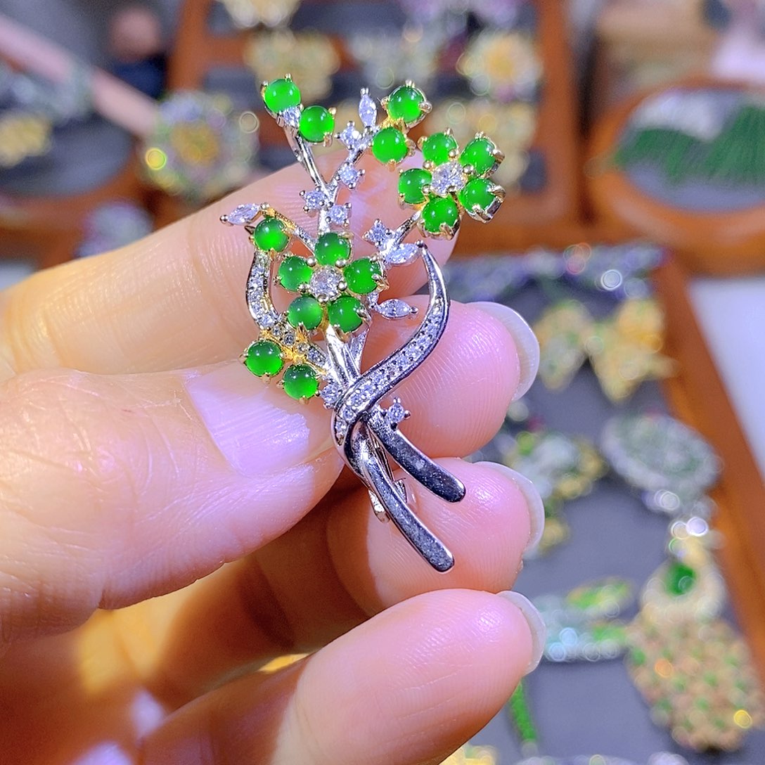 颈饰银S925镶嵌翡翠