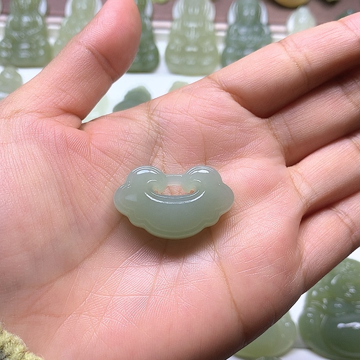 和田玉未镶嵌颈饰你**心