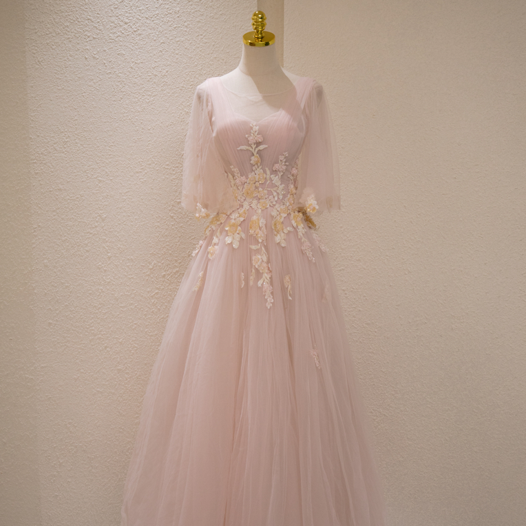 粉色长袖礼服花朵
