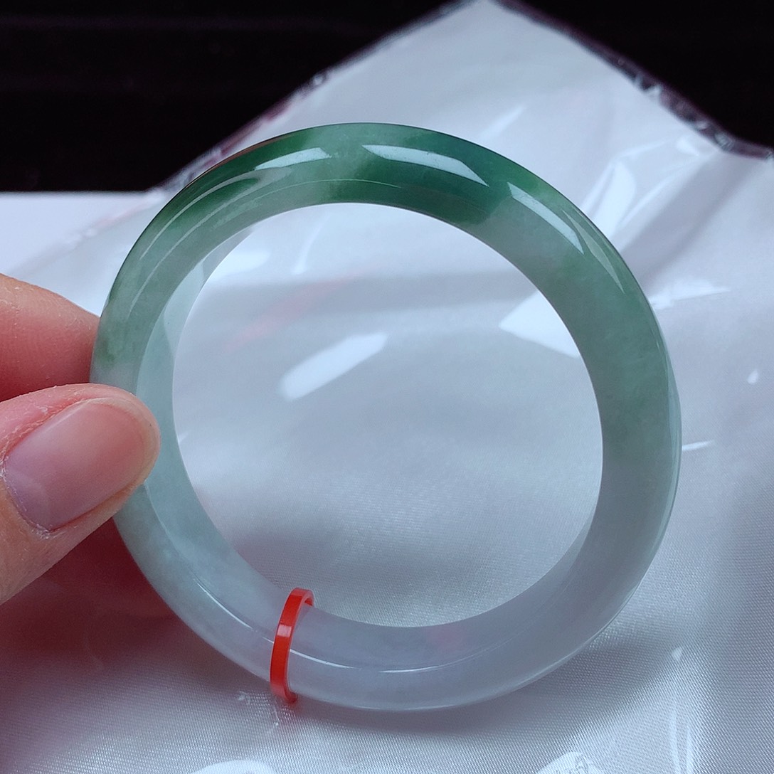 翡翠手镯未镶嵌54圈