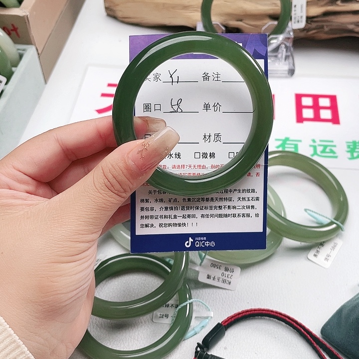 和田玉手镯未镶嵌静****