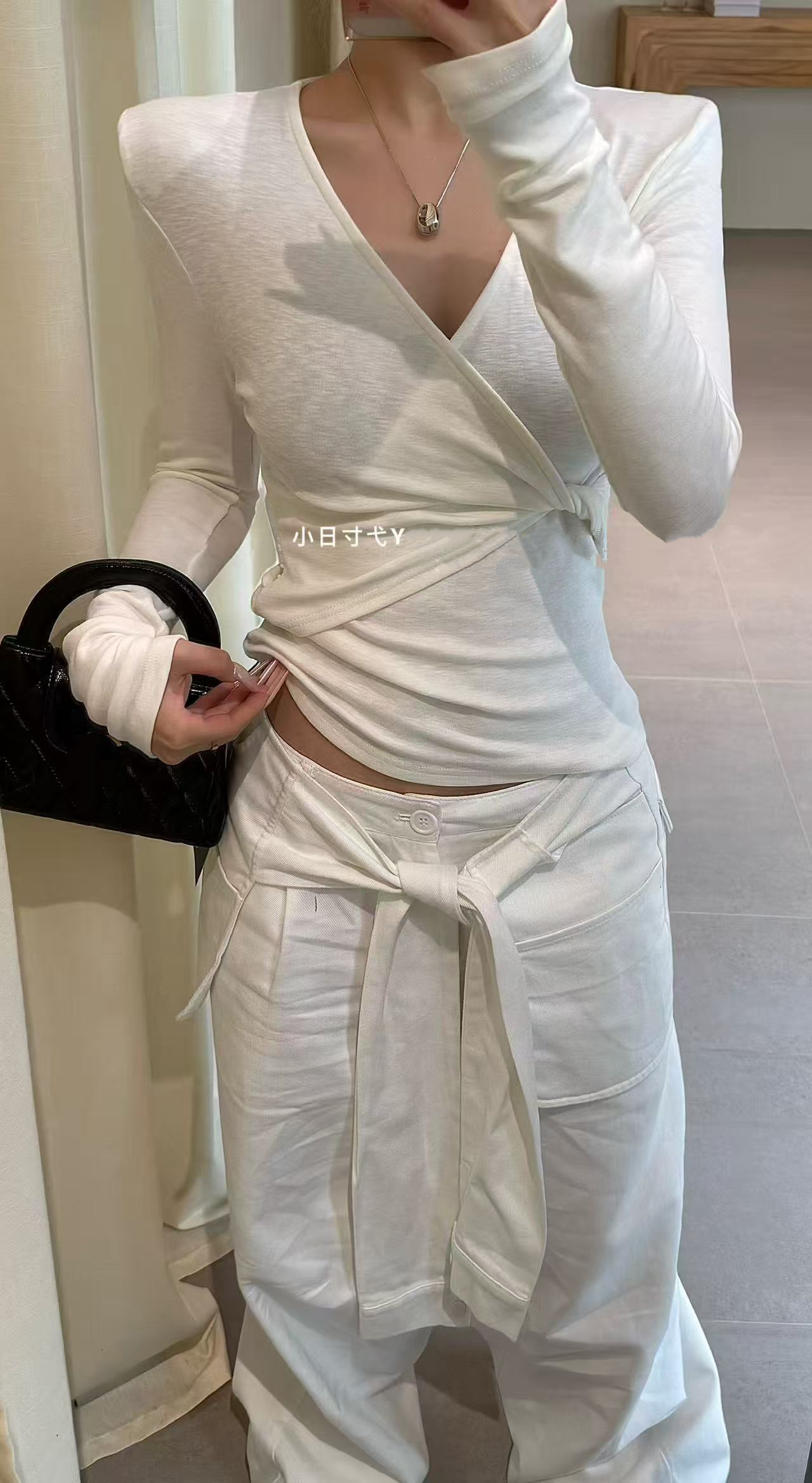 【77126】贝#设计感扭结百搭修身上衣