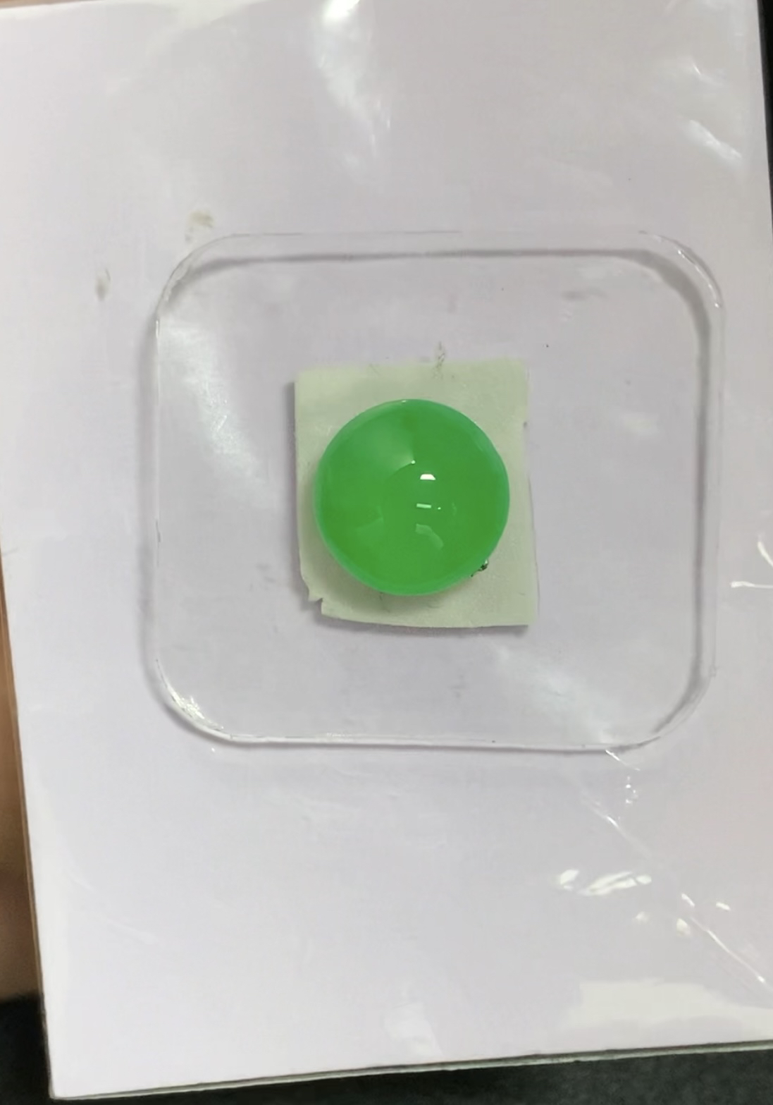 天然a货缅甸翡翠，冰冰透透起荧光龙石种冰阳绿蛋面，满色满绿阳绿