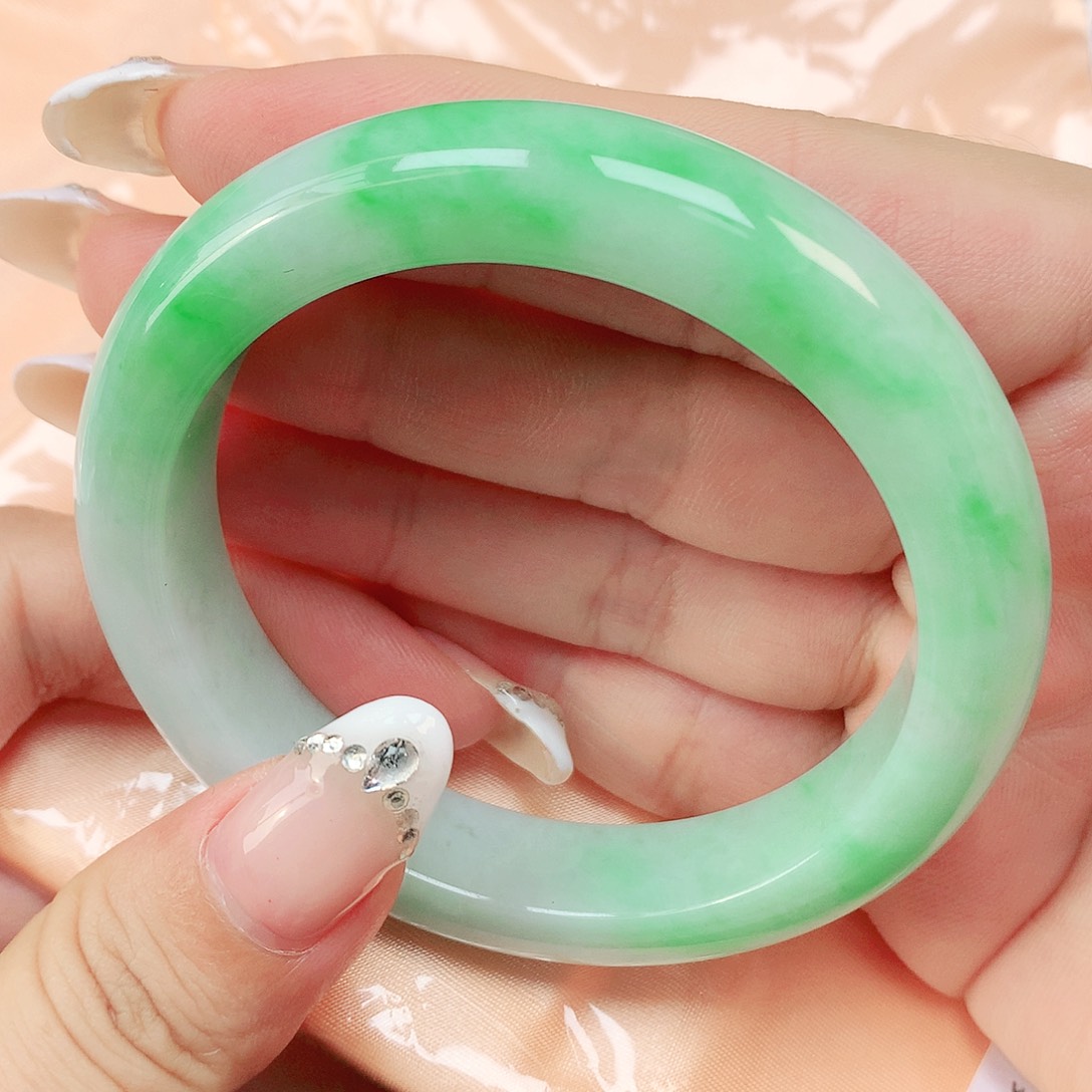 翡翠手镯未镶嵌抖音581